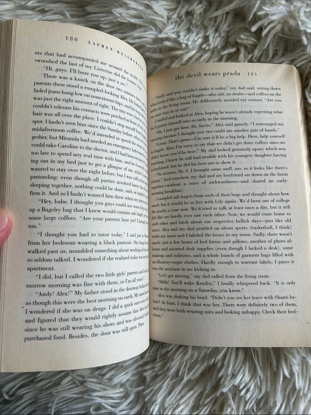 The Devil Wears Prada by Lauren Weisberger - Red and White - Picture 3 of 4